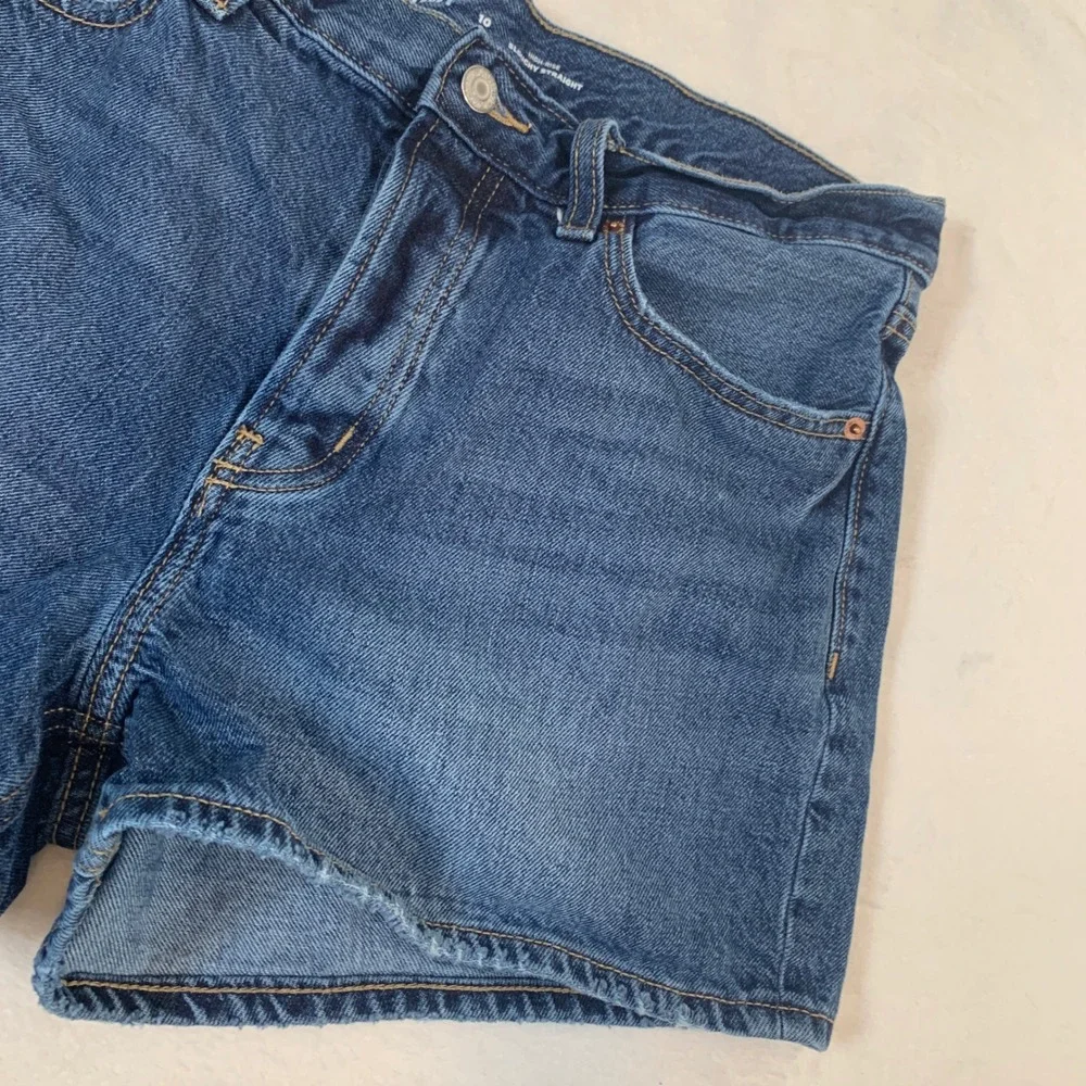 Old Navy High Rise Slouchy‎ Straight Denim Jean Shorts Women's Size 10 Blue
